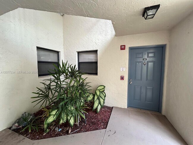 Photo - 1525 Lake Crystal Dr Unit D