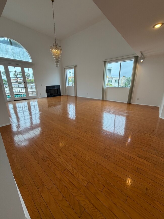 Photo - 1409 S Saltair Ave Unidad 303