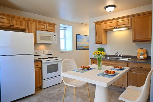 Photo - 100 E Clark St