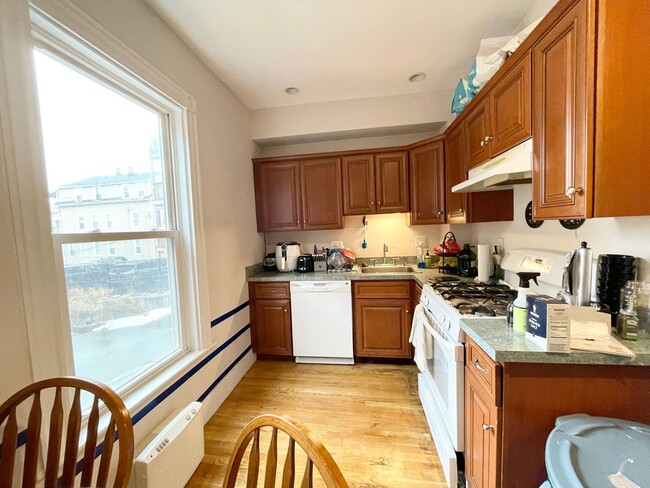 Building Photo - WOW!!! 5 BED/2 BATH ON PARKER HILL AVE FOR 9/1