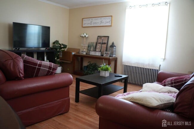 Photo - 413 Paderewski Ave