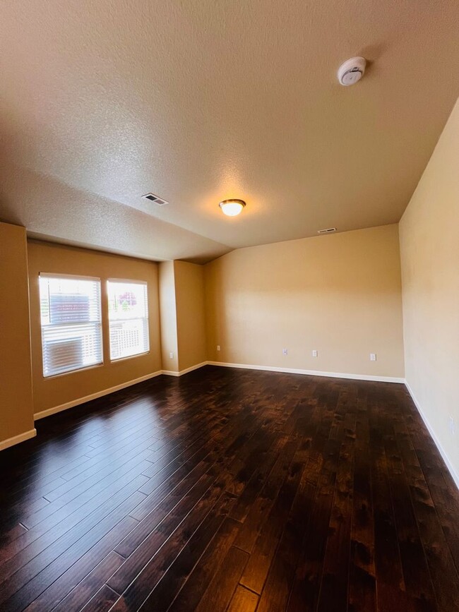 Photo - 5640 Shamrock Heights