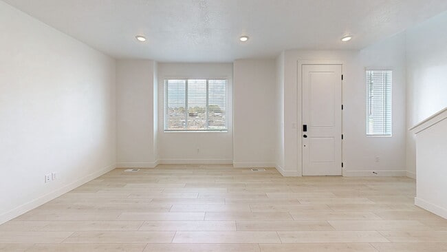 Photo - Stunning End Unit Townhome in Sunrise Ranch - Mapleton