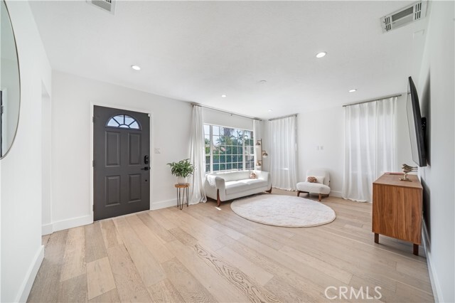 Photo - 5143 Newcastle Ave