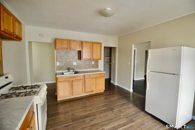 2343 Barnum Ave Unit B