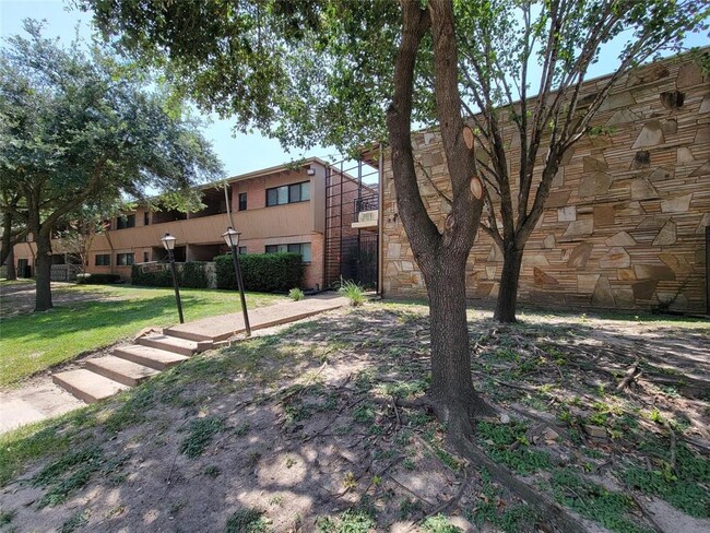 Photo - 3809 N Braeswood Blvd Unidad 24 Rental