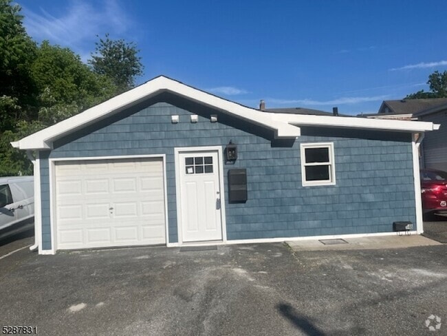 Building Photo - 114 E Main St Rental