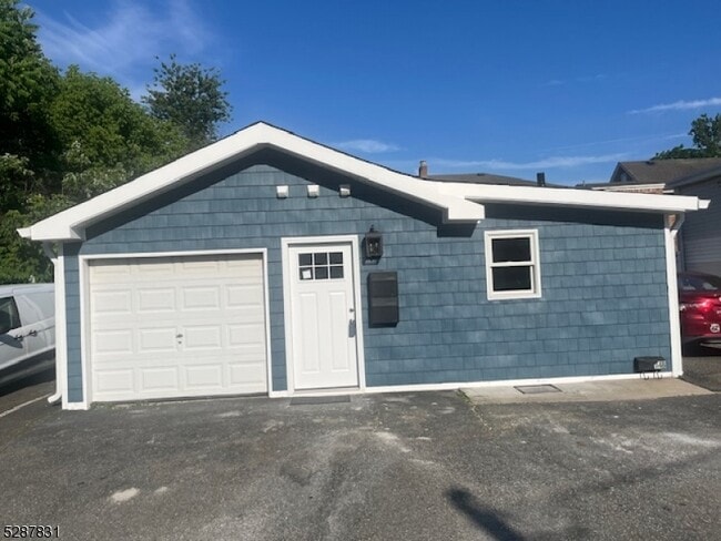 Building Photo - 114 E Main St Rental
