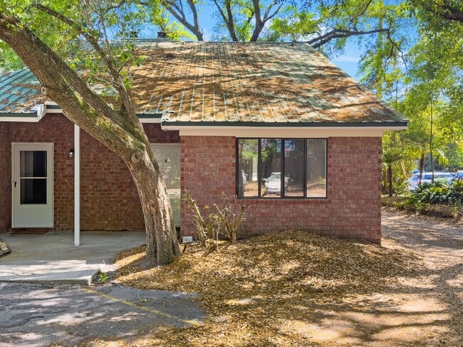 Photo - END UNIT TOWNHOME