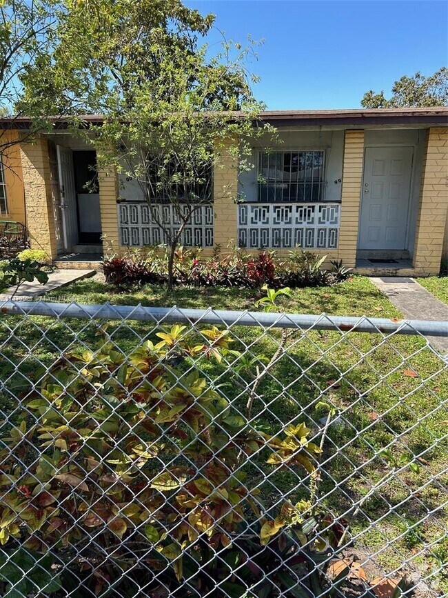 Building Photo - 9900 NW 10th Ave Unit 9902 Rental
