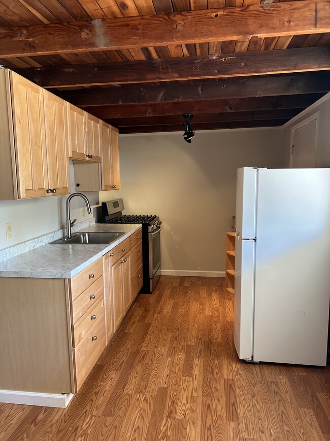 Kitchen - 75 Willow Dr Unit COTTAGE