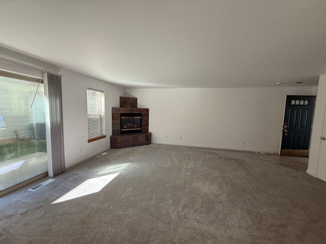 Photo - 2 Bed/2 Bath Apartment Located Near OSU/COCC Campus - Attached Garage Unit 2