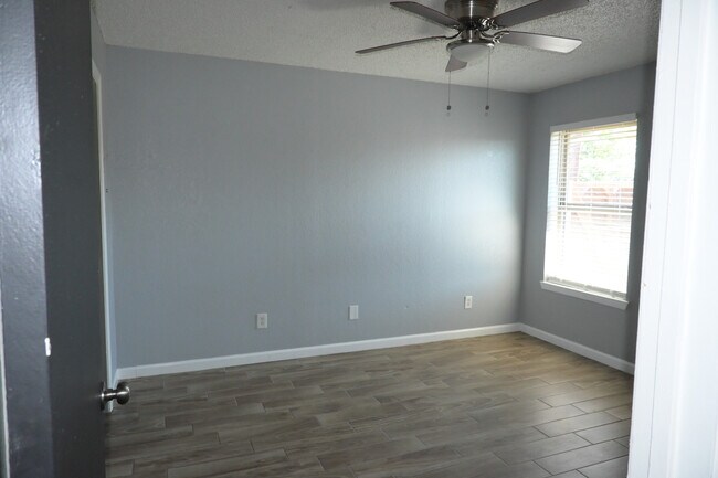 Photo - 608 S Broadway St