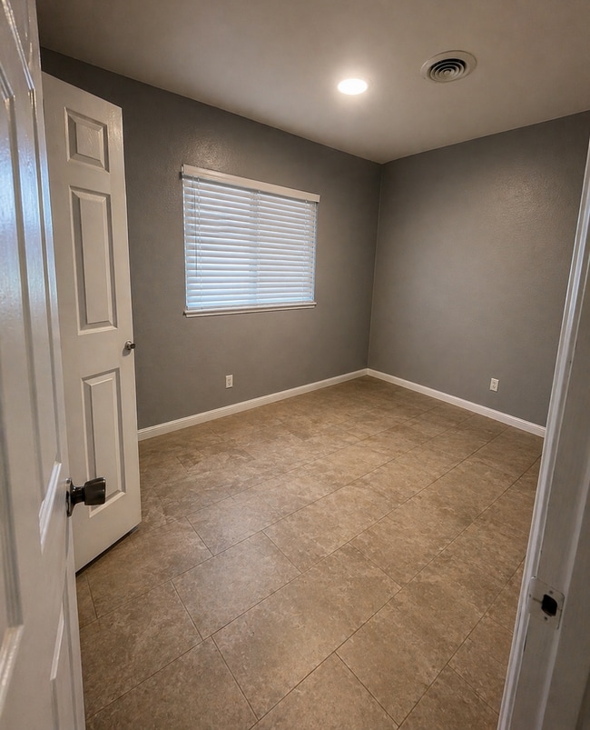 Photo - 43826 Adler Ave