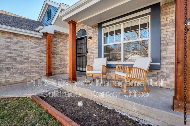 Photo - 2866 Fernwood Pl