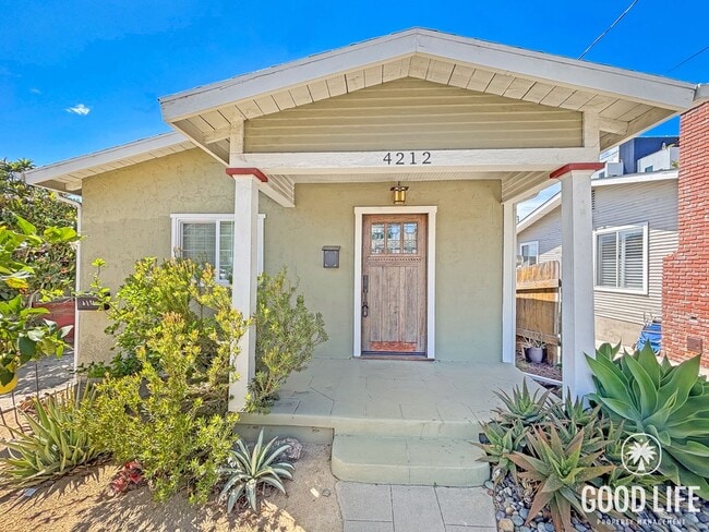 Building Photo - Cozy 2 bedroom, 1 bathroom home in North Park!