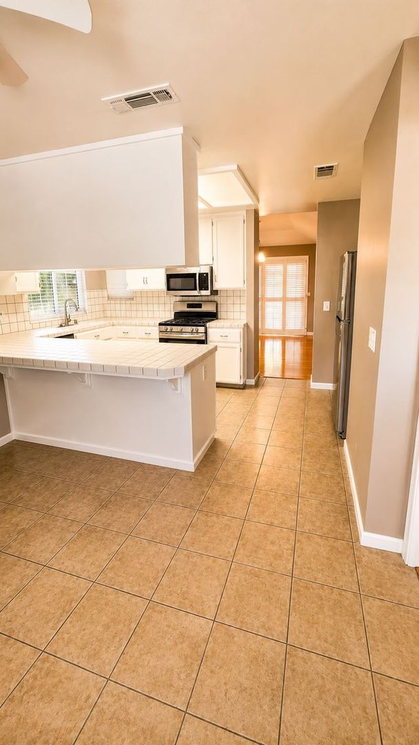 Photo - 802 E Catalina Cir