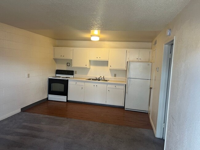 Building Photo - Affordable 1BED, 1BATH APARTMENT Unit 18