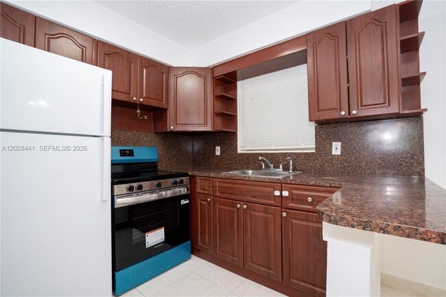 Building Photo - 5270 SW 90th Way Unit 1