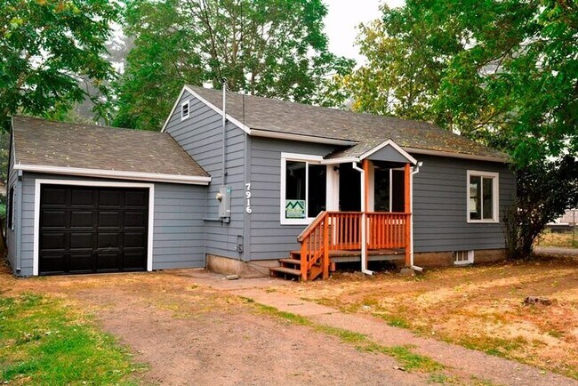 Photo - 7916 SE Johnson Creek Blvd House