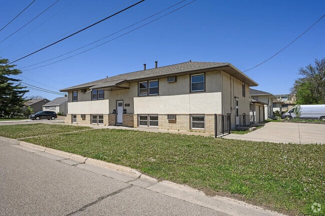 Building Photo - 611 2nd St SE Rental