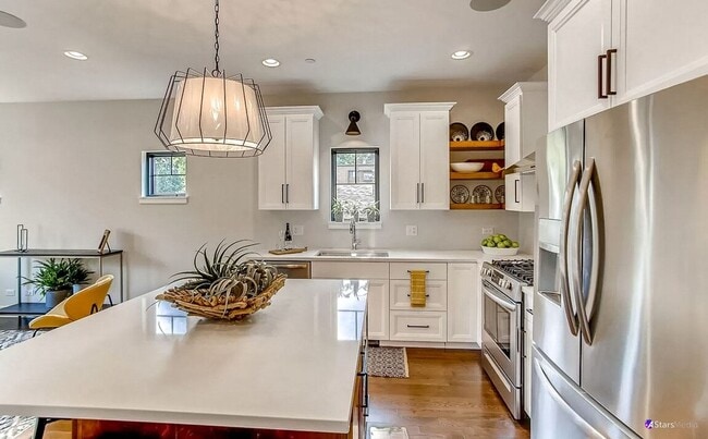 Photo - Luxurious 3 bed 3 bath townhome in Glen Ellyn