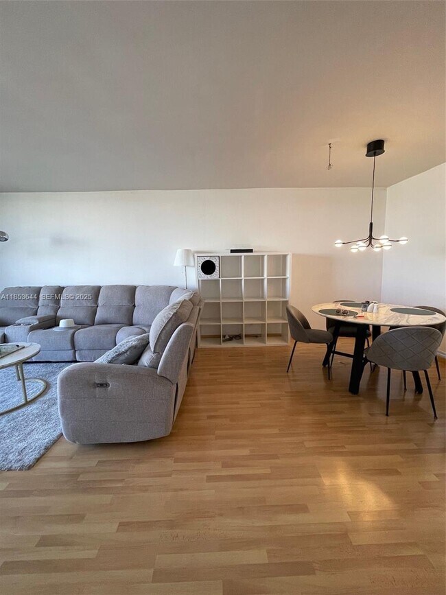 Photo - 2500 Parkview Dr Unit 903