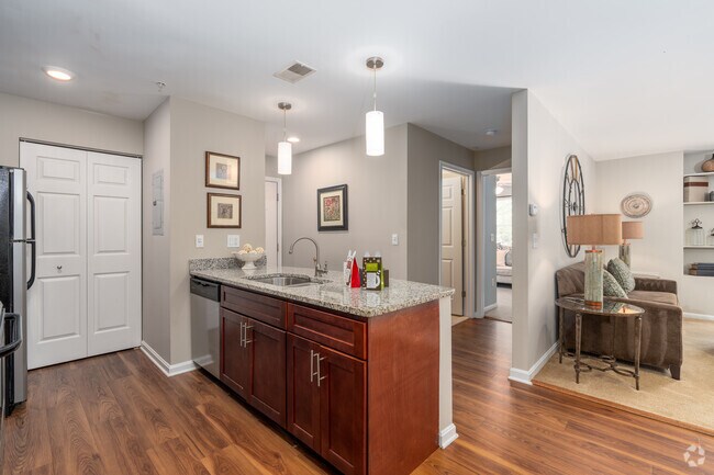 2BR, 2BA - 1,037SF - Stonehaven Apartments