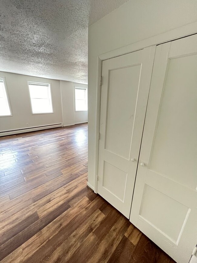 Photo - Spacious 1 Bedroom Apartment! Available August 1st Unit 1516 N 16th St - 3