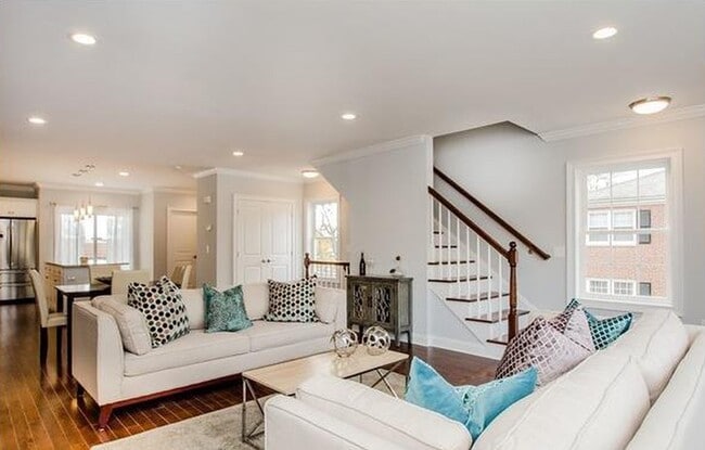 Building Photo - 777 N Main St Unit 1