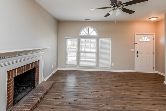 Photo - 2117 David Earl Dr