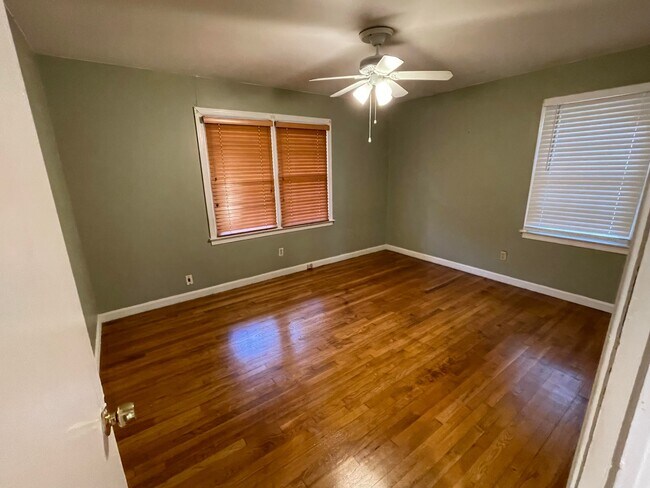 Photo - 1211 Robinwood Rd