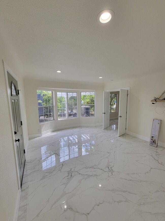 Building Photo - 10175 Laurel Canyon Blvd Rental
