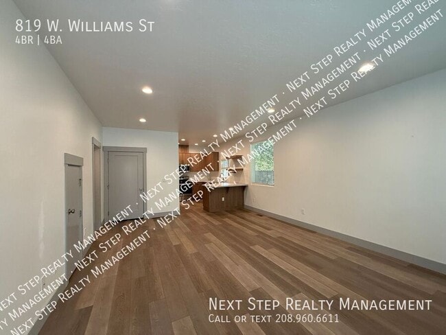 Photo - 819 W Williams St
