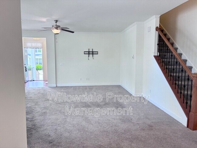 Photo - 100 Spring Pine Ln