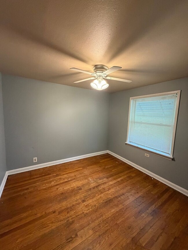 Photo - Welcome to this charming 3BD/1BA house in St Louis, MO