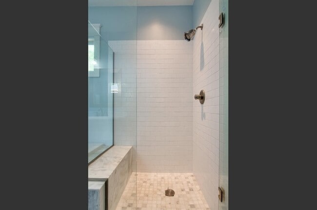 Master Bath - 925 S Douglas Ave