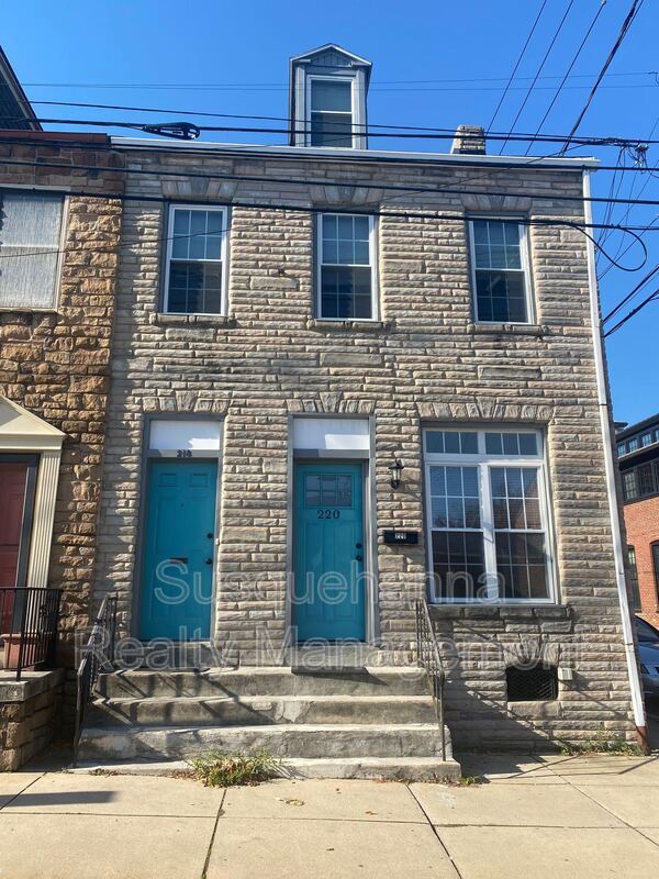 Building Photo - 220 N Plum St Rental
