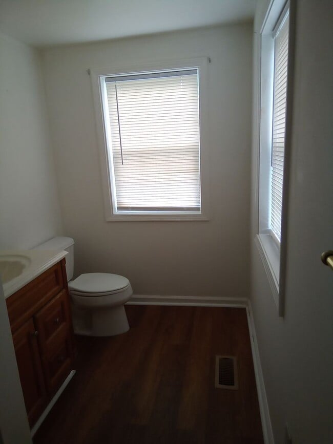 Photo - Maryville 37804 - 1 bedroom, bath in duplex, bottom unit - Contact Sharon Arnwine (865) 313-7215