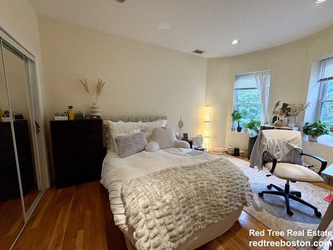 Photo - 1815 Beacon St Unit 8