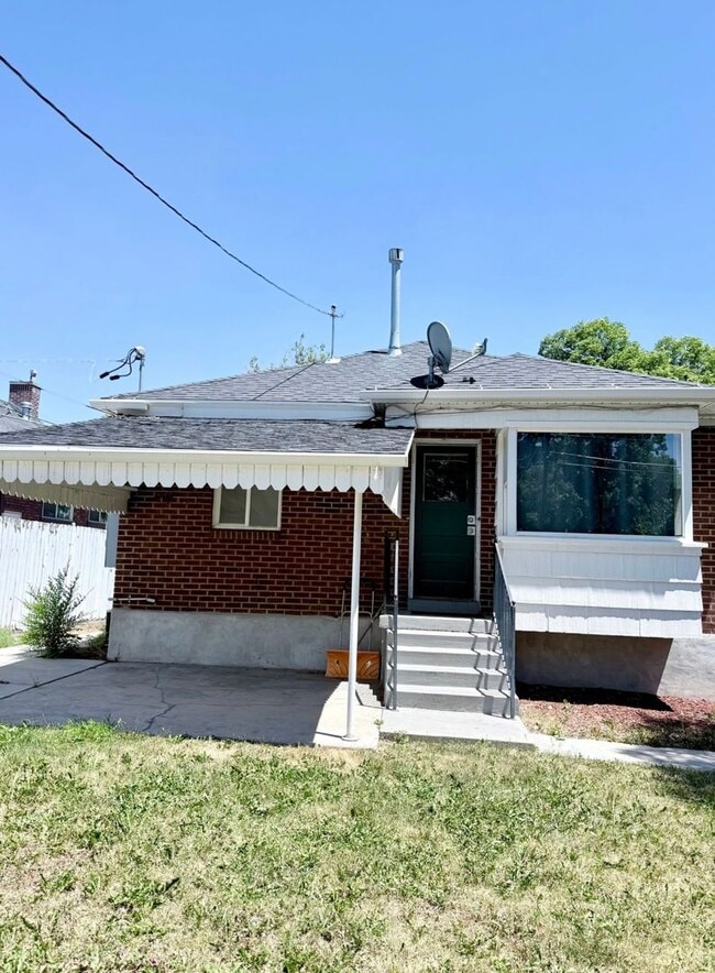 Building Photo - 477 Williams Ave S Unit 477