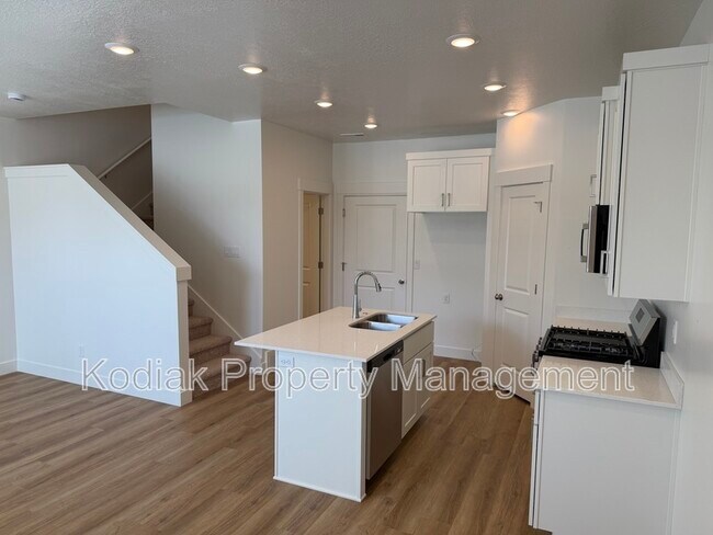 Photo - 229 W 925 N