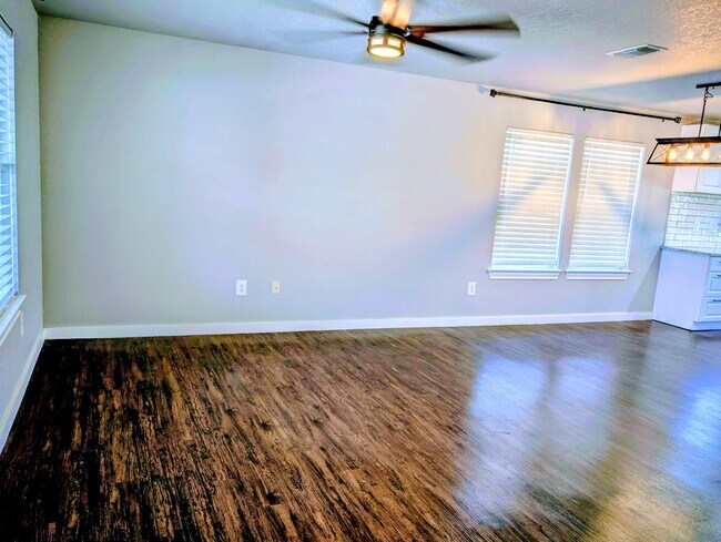 Photo - 2858 Wyoming St