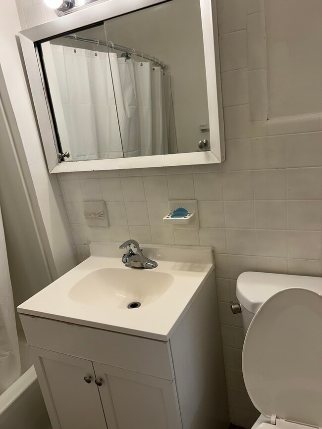 Photo - 207 S 13th St Unidad 2nd Floor Front