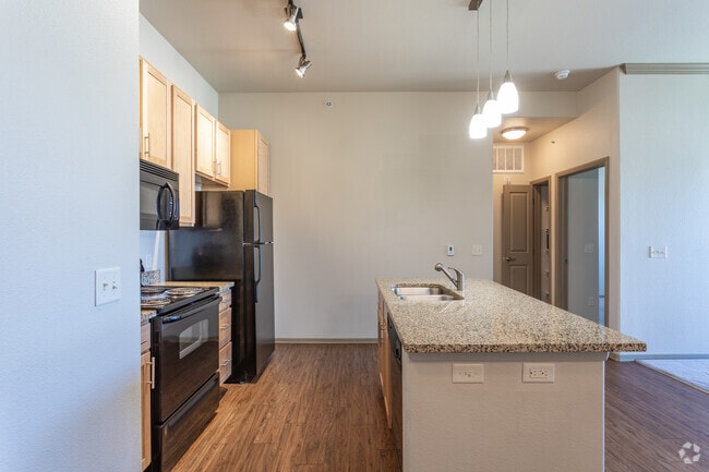 1BR, 1BA - 820 SF