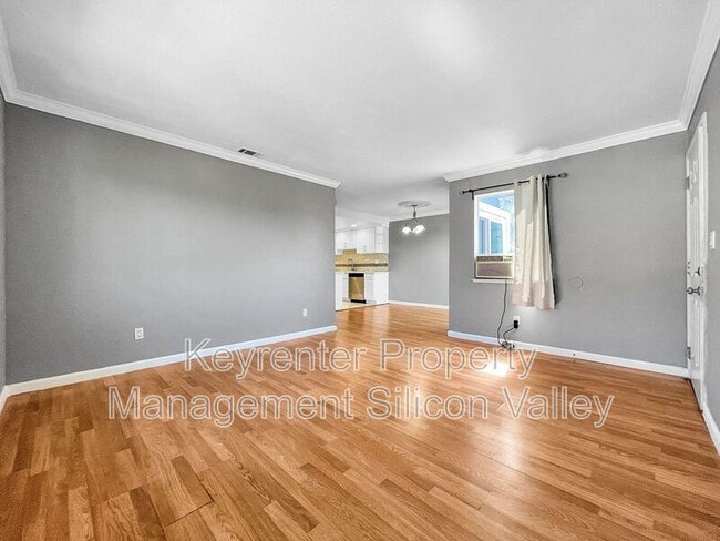 Photo - 547 Groth Pl