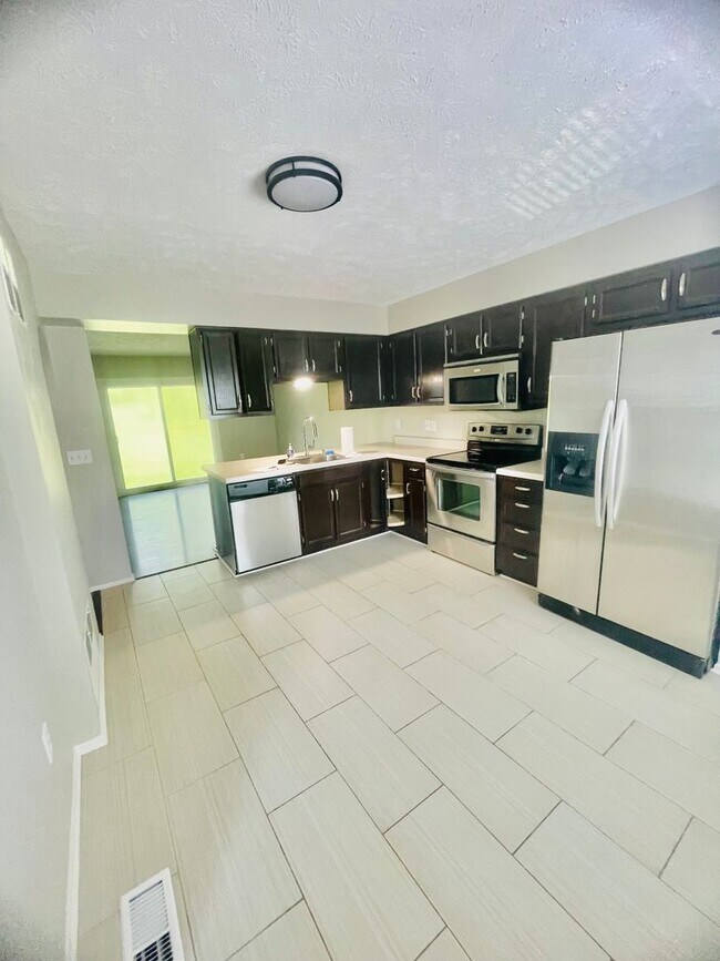 Photo - 3-Bedroom 2.5 bath Townhome in Imperial – Style, Space & Sophistication