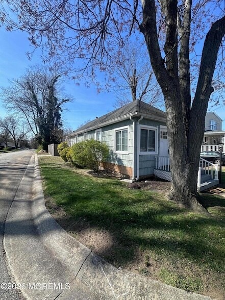 Photo - 402 Maple Dr