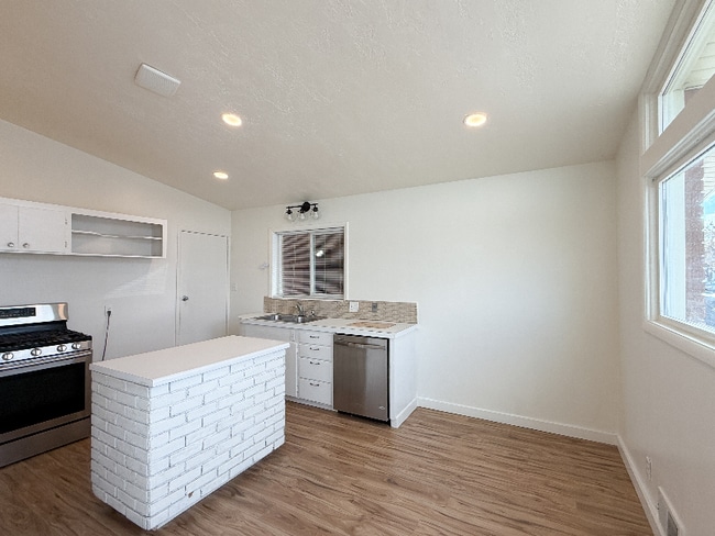 Photo - 3360 Gramercy Ave Unidad A