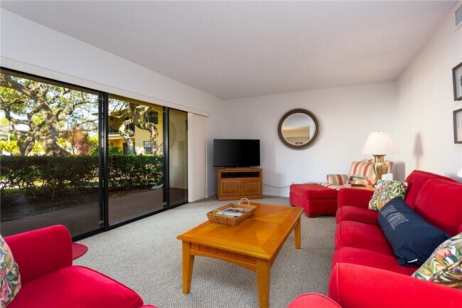 Photo - 910 E Causeway Blvd